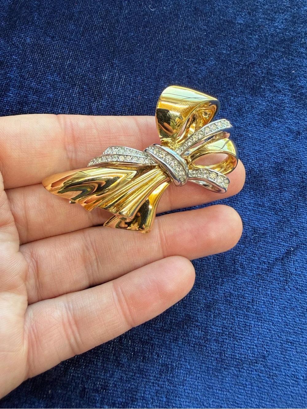 Joan Rivers Gold Tone Rhinestone Bow Brooch